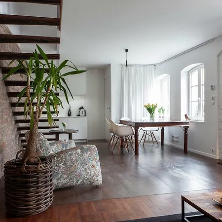 Apartment 10 *