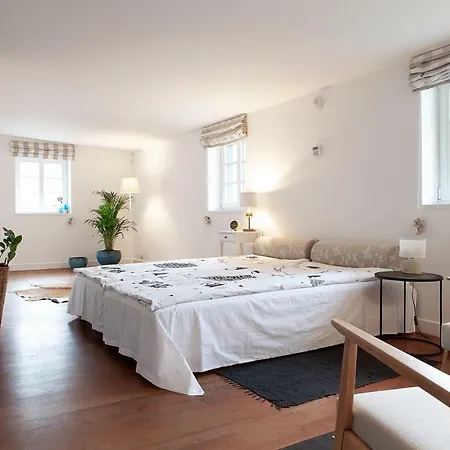 10 Apartment *